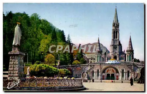 Cartes postales Lourdes La Basilique Et La Vierge Couronnee The Basilica And The Crown