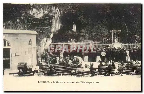 Ansichtskarte AK Lourdes La Grotte au moment des Pelerinages