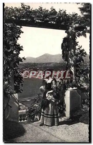 Cartes postales Nice Entre Les Pergolas Folklore Costume