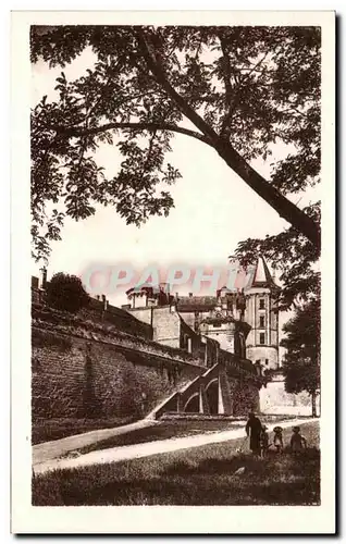 Ansichtskarte AK Saumur Le Chateau a Travers les Arbres