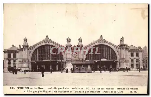 Ansichtskarte AK Tours La Gare construite par Laloux architecte sur les Pylones statues de Mantes et Limoges par