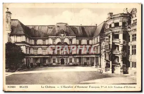 Cartes postales Blois Le Chateau L&#39Escalier d&#39Honneur Francois 1er et aile Gaston d&#39Orleans