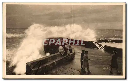 Ansichtskarte AK Cote Basque Biarritz La Pointe du Rocher de la Vierge un Jour de grosse mer