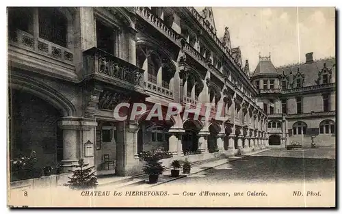 Ansichtskarte AK Chateau de Pierrefonds Cour d&#39Honneur une Galerie