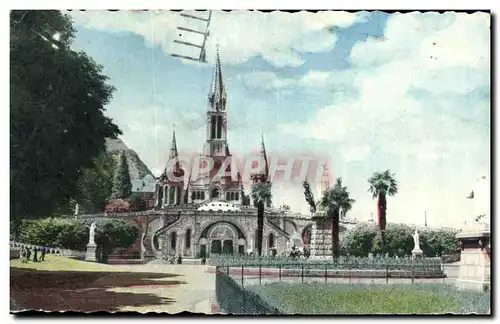 Cartes postales Lourdes La Basilique la Vierge couronnee et le Cure d&#39Ars