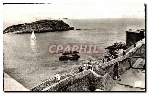 Cartes postales Saint Malo Les Remparts et le Cote