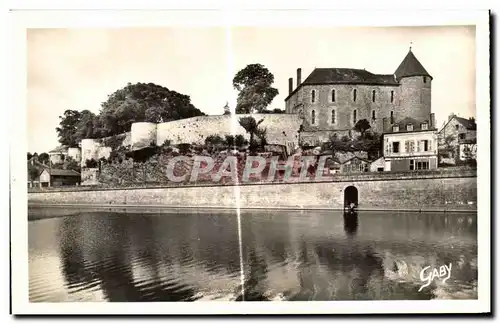 Cartes postales Mayenne le Quai Carrnot et le Vieux Chateau