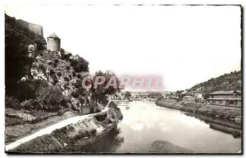 Cartes postales La France Comte Pittoresque Besancon La Tour et la Porte Tailee vue des bords du Doubs