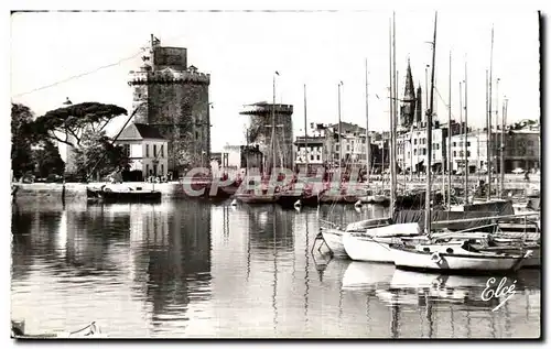 Ansichtskarte AK La Rochelle Le Bassin des Yachts et les Prais Tours