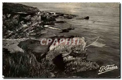 Cartes postales Port Giraud La Roche percee et la cote Sauvage a marree haute