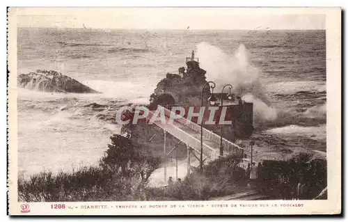 Ansichtskarte AK Biarritz Tempete du rocher de la vierge Effets de vagues sur le Poucalot