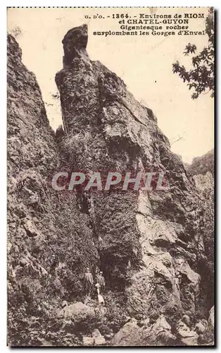 Cartes postales Environs de riom et chatel guyon gigantesque rocher surplombant les gorges d enval