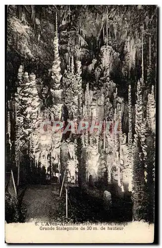 Cartes postales L&#39aven Armand dans foret vierge grande stalagmite