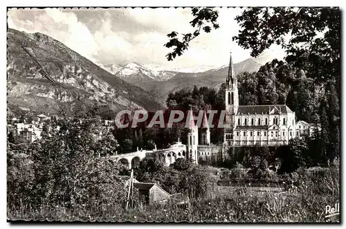 Cartes postales Lourdes La Basilique le Pic du Jer et les Pyrenees