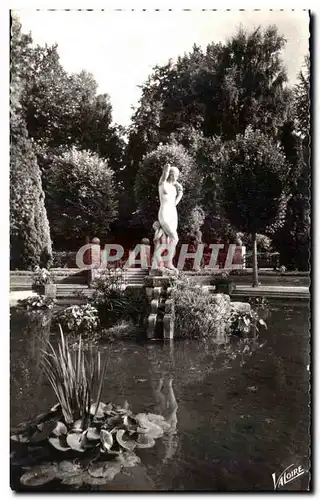 Ansichtskarte AK Les Merveilles Du Berry Bourges Le jardin des Pres Fichaux Le bassin au cadran salaire