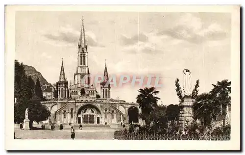 Cartes postales Lourdes La Basilique et la Vierge couronnee