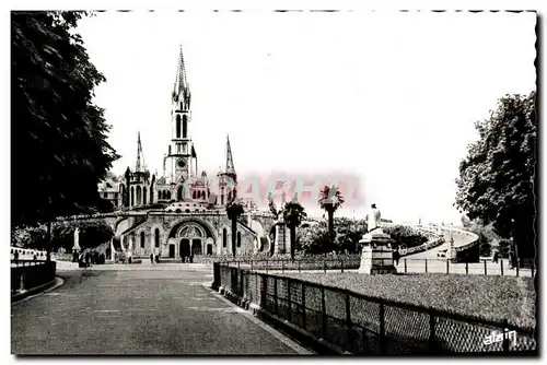 Cartes postales Lourdes La Basilique vue de I&#39Luplanade