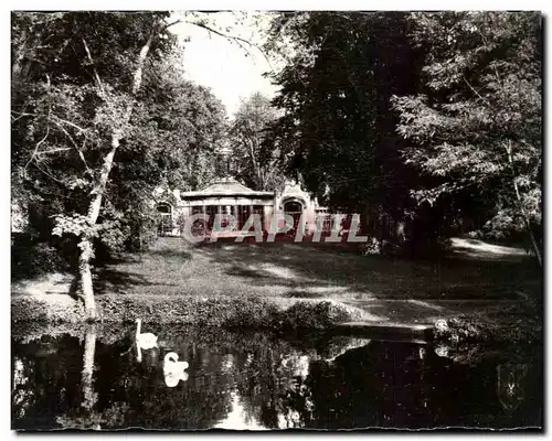 Cartes postales Pougues Les Eaux (Nievre) Le Lac et la Source Saint Leger