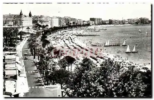 Cartes postales La cote d&#39azur Cannes La plage et la Croisette vues de l&#39hotel Majestic