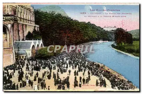 Cartes postales Hautes Pyrenees Lourdes La Foule Des pelerins se rendant a la grotte miraculeuse