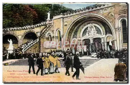 Ansichtskarte AK Lourdes Benediction du Saint Sacrement devant le rosaire