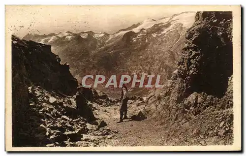 Cartes postales Lourdes Groupe des Monts Maudits vu a travers l&#39echancrure du port de Venasque