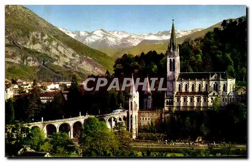 Cartes postales Lourdes La Basilique et le Pic du Jer