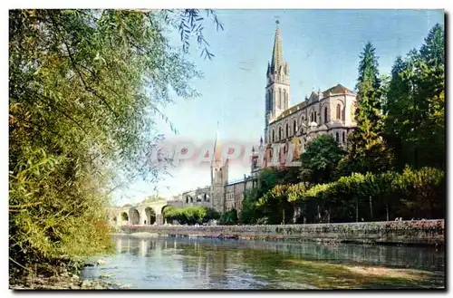 Cartes postales Lourdes Basilique vue de dos cote Piscines