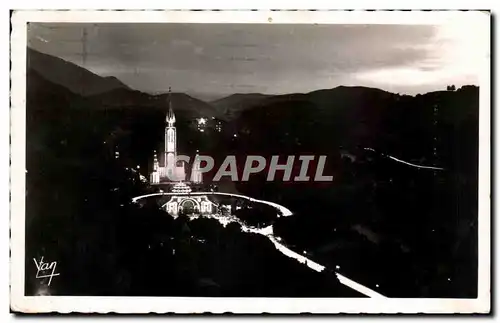 Ansichtskarte AK Lourdes La Basilique la Nuit La Procession aux flambeaux