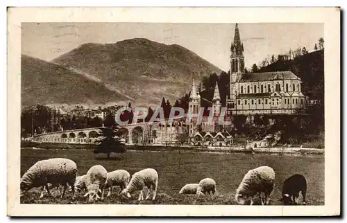 Cartes postales Lourdes La Basilique et le Pic du jer