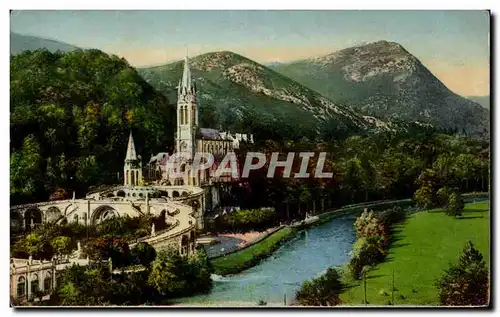 Cartes postales Lourdes La Basilique et le Gave