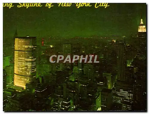 Ansichtskarte AK Glittering panorama of the New York City Skyline Showing Chrysler Pan Am and Empire Sate Buildin