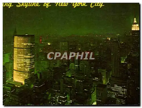 Cartes postales Glittering panorama of the New York City Skyline Showing Chrysler Pan Am and Empire Sate Buildin