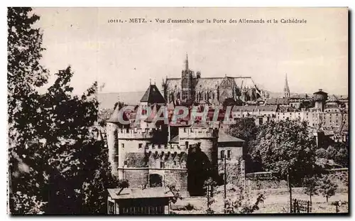 Cartes postales Metz Vue d&#39ensemble sur la Porte des Allemands et la Cathedrale