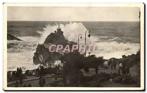 Ansichtskarte AK Biarritz Le Rocher de la Vierge Par Tempete