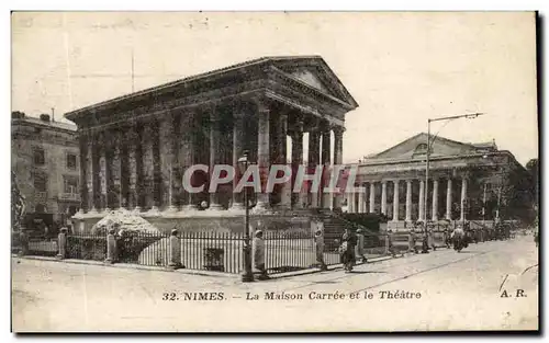 Ansichtskarte AK Nimes La Maison Carree et le Theatre