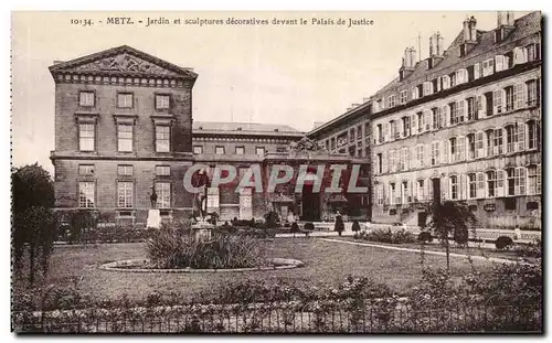 Cartes postales Metz Jardin et sculptures decoratives devant le palais de justice