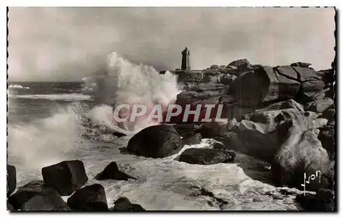 Ansichtskarte AK Ploumanach La Tempete a I&#39assaut du Phare Lighthouse