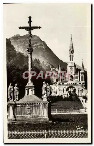 Ansichtskarte AK Lourdes La Basilique et le Calvaire breton