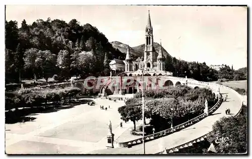 Cartes postales Lourdes La basilique et l&#39Esplanade