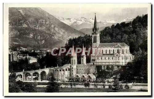 Ansichtskarte AK Lourdes La Basilique et le Montagnes