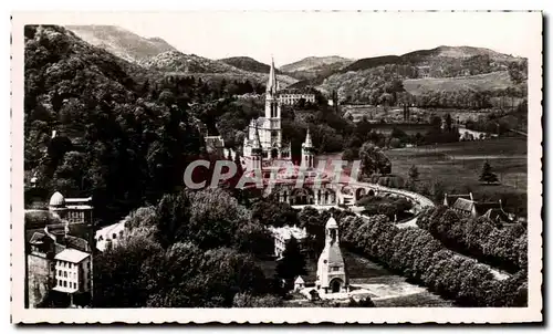 Cartes postales moderne Lourdes La Basilique Le Monument Interallie Vue Plongeante