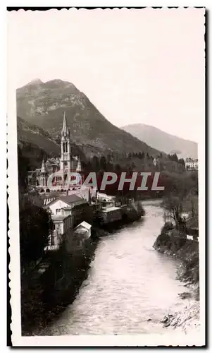 Cartes postales moderne Lourdes La Basilique et le Gave