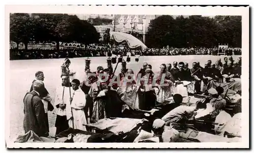 Cartes postales moderne Lourdes La Benediction du Tres Saint Sacrement