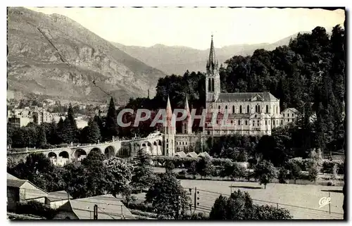 Ansichtskarte AK Lourdes La Basilique et le Pic du Jer