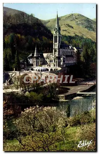 Cartes postales moderne Lourdes La Basilique Le Gave Et Le Nouveau Pont