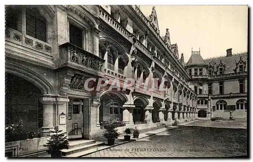 Cartes postales Chateau de Pierrefonds Cour d&#39honneur