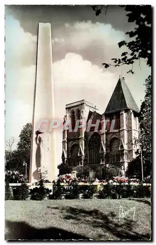 Cartes postales Le Mans Notre Dame de la Couture et le Monument des Martyrs