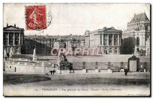 Cartes postales Versailles Vue generale du Palais Entree Grille d'Honneur
