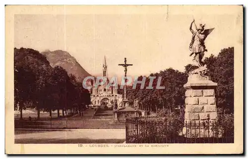 Cartes postales Lourdes L&#39esplanade et la basilique